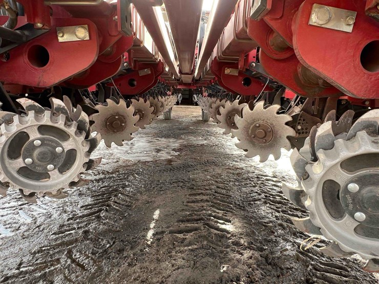 2014-case-ih-1255-image-24