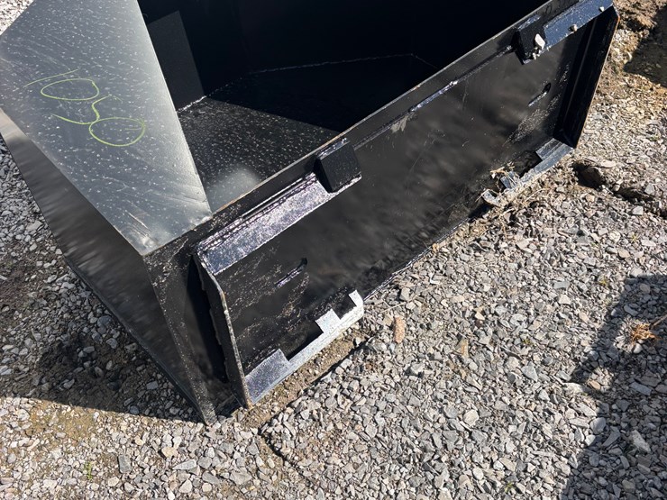 #1050-•-3/4-cy.-concrete-placement-bucket-image-3