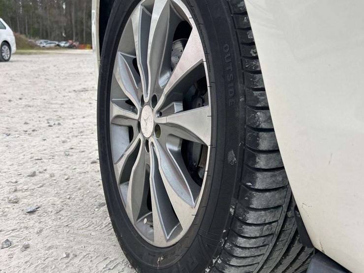 2014-mercedes-benz-gl450-image-24