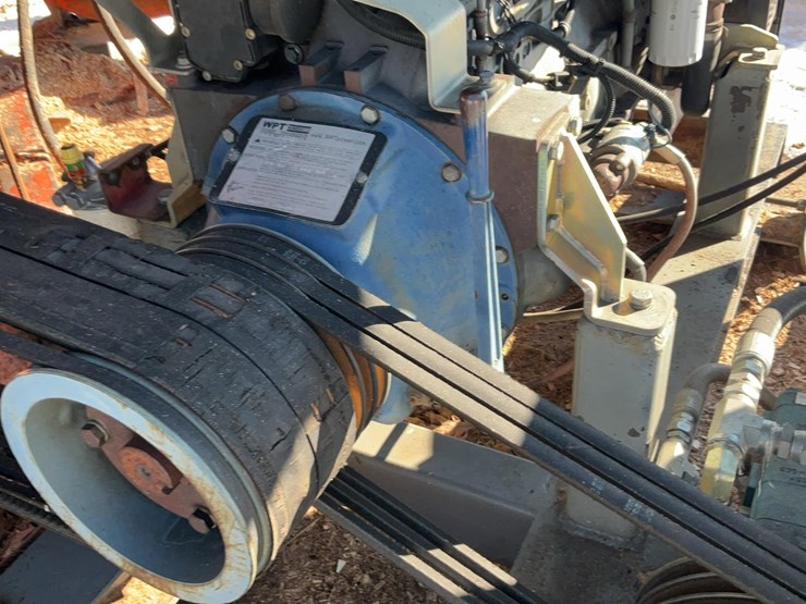 #239-•-iveco-diesel-engine-and-hyd-pump-image-25