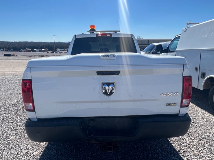 2015-dodge-1500-image-21