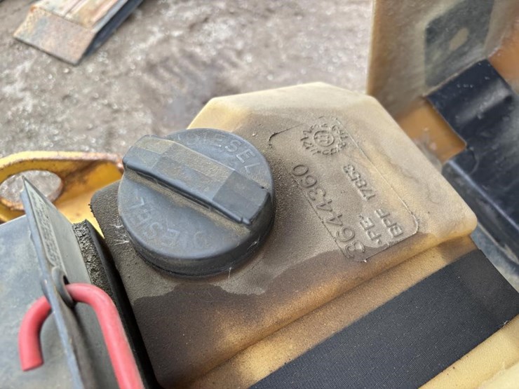 caterpillar-cb24-image-33