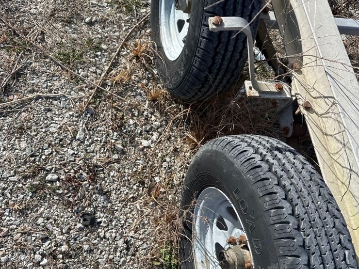 ez-loader-t/a-25ft-long-aluminum-boat-trailer-image-4