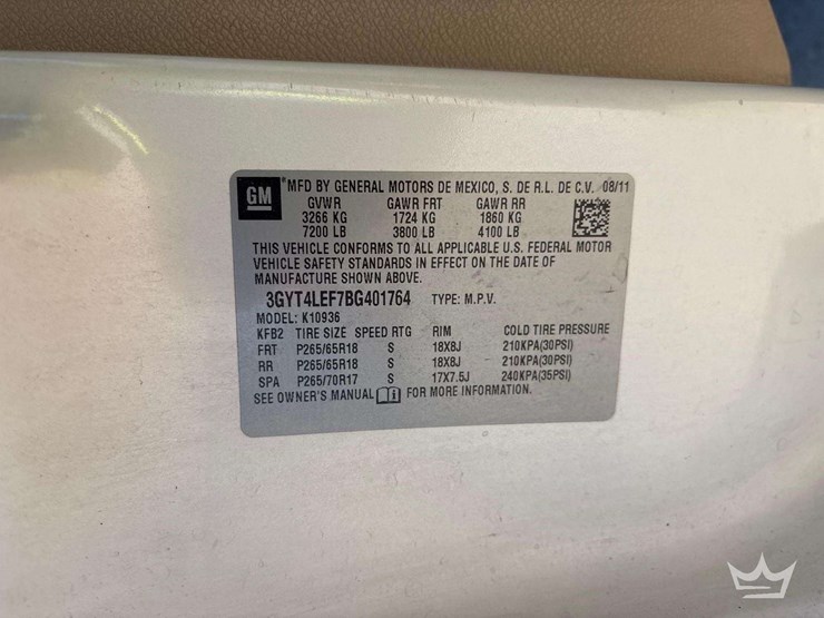 2011-cadillac-escalade-image-15