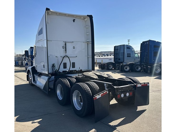 2022-kenworth-t680-image-3