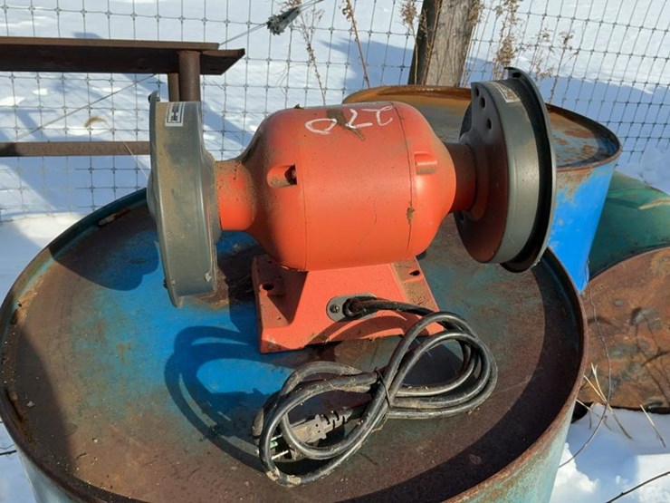 #270-•-central-machinery-6”-bench-grinder-image-5