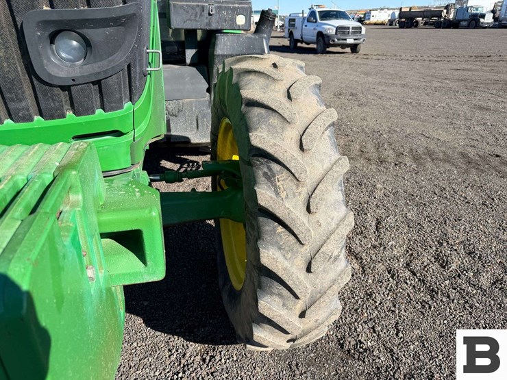 2013-john-deere-6125r-image-13