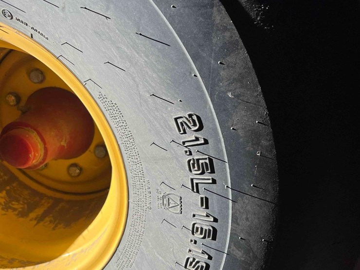 2020-new-holland-560-roll-belt-round-baler-image-8