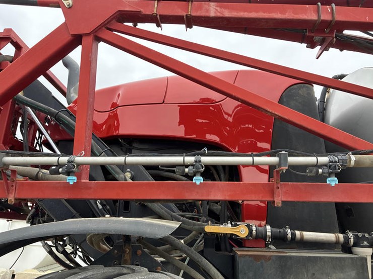 2015-case-ih-patriot-3340-image-31