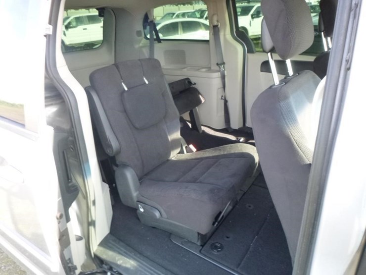 2014-dodge-grand-caravan-image-21