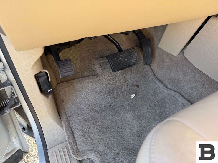 2011-chevrolet-tahoe-image-24