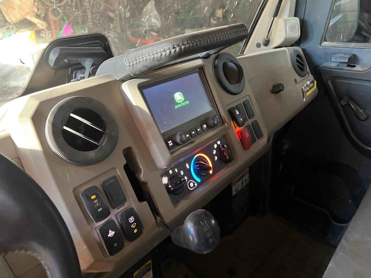 2023-john-deere-gator-image-12