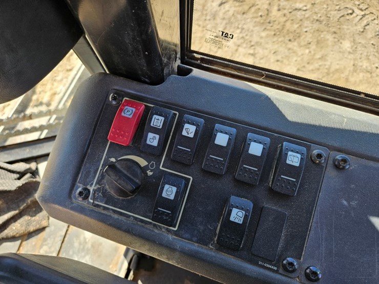 caterpillar-d5k-lgp-image-32