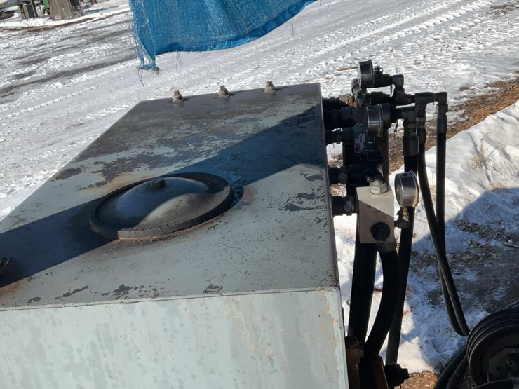 #239-•-iveco-diesel-engine-and-hyd-pump-image-8