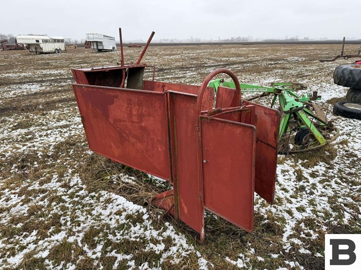 teco-products-58-calf-chute-image-2