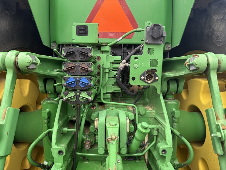 john-deere-8245r-image-10