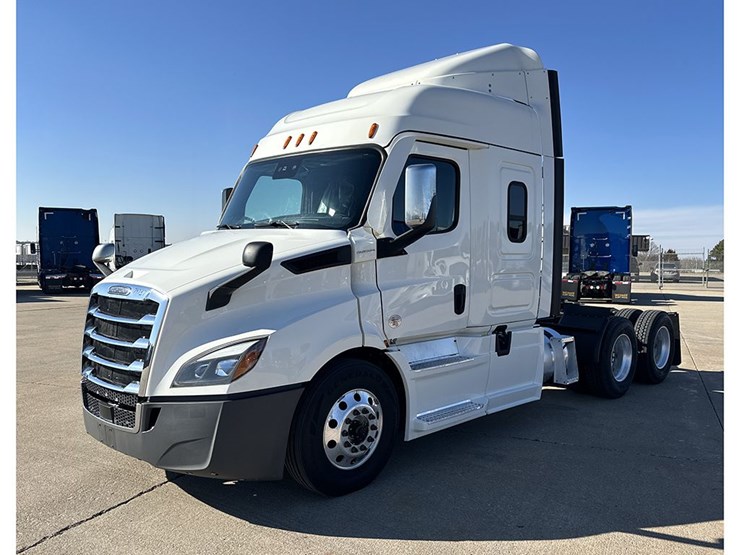 2022-freightliner-cascadia-116-image-2