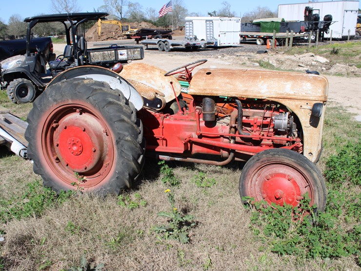 ford-tractor-image-1