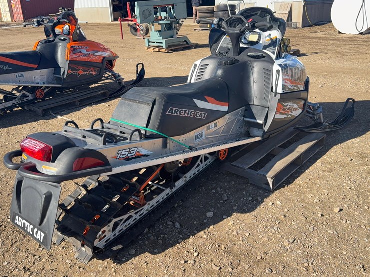 2008-arctic-cat-m1000-snowmobile-image-4