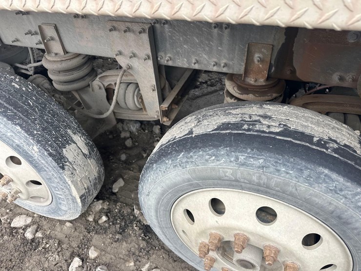 2020-mack-gr64f9-quad/a-dump-truck-image-9