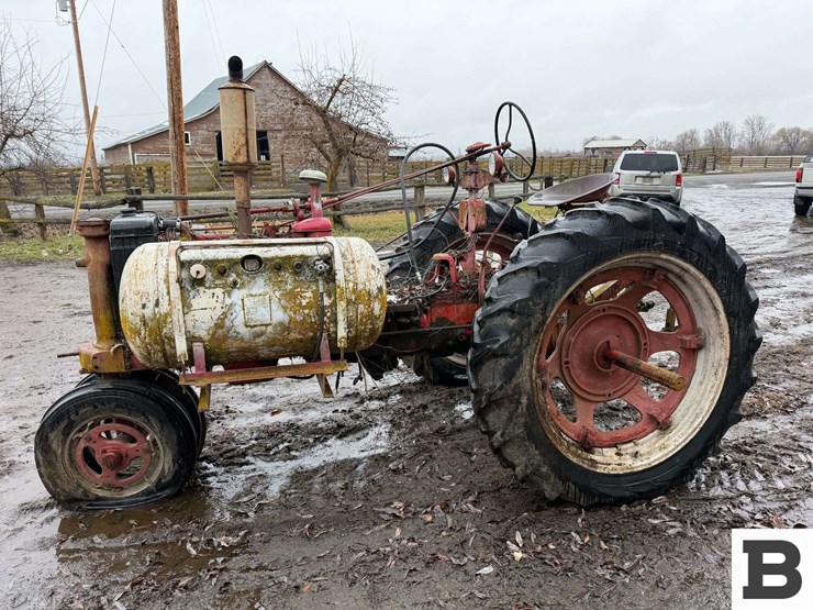 international-harvester-h-tractor-image-4
