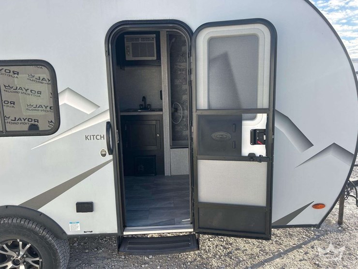 2022-braxton-creek-freesolo-kitch-18-ft-travel-trailer-image-7