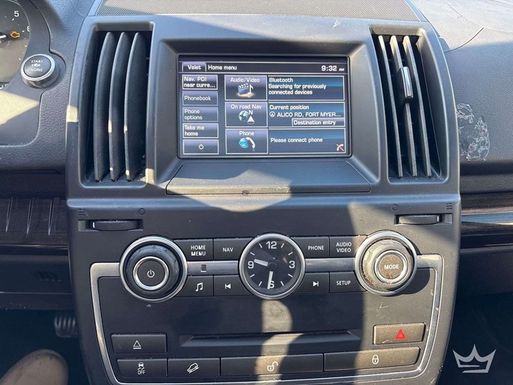 2014-land-rover-lr2-awd-suv-image-18