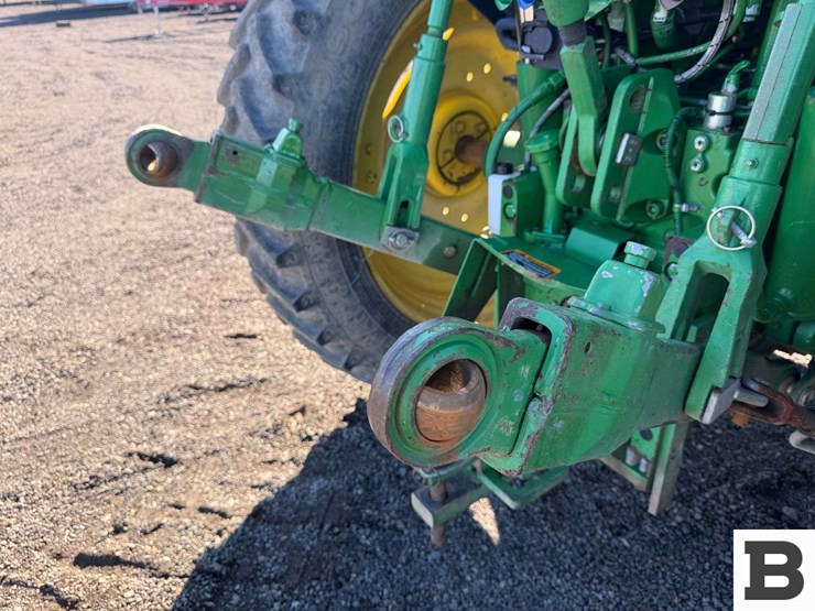 2013-john-deere-6125r-image-34