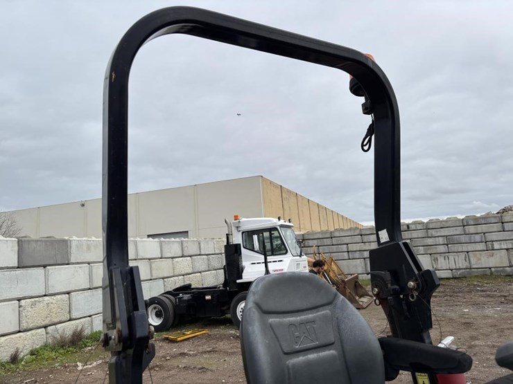 caterpillar-cb24-image-26