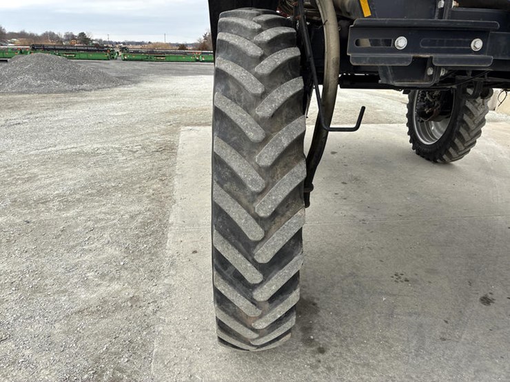 2015-case-ih-patriot-3340-image-49