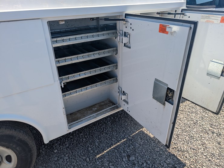 2010-chevrolet-express-3500-image-12