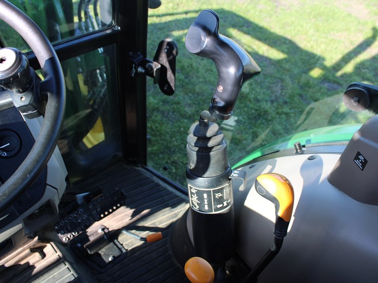 2019-john-deere-5075e-image-11