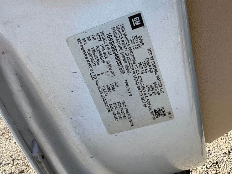 2011-chevrolet-tahoe-image-28