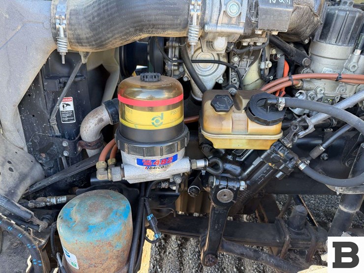 2014-freightliner-cascadia-125-image-38