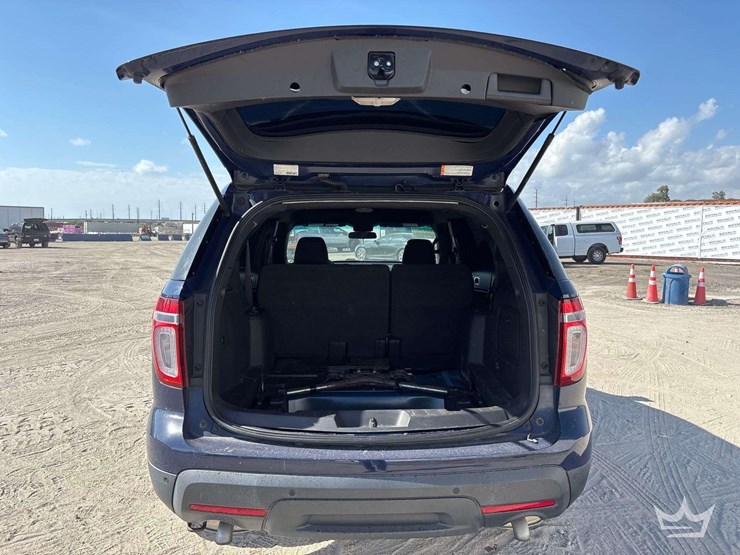 2015-ford-explorer-image-18