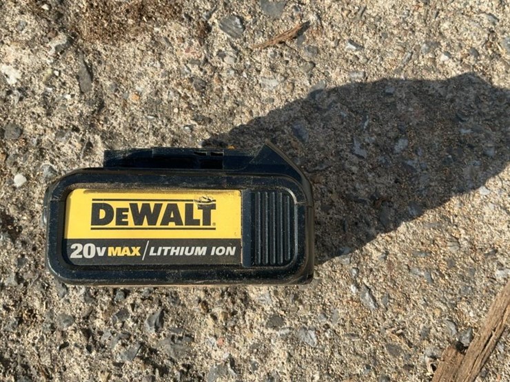 #105-•-dewalt-fan-and-led-light-image-7