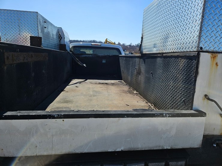 2011-ford-f550-image-16