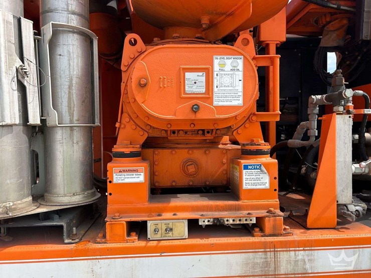 2020-freightliner-114sd-image-23