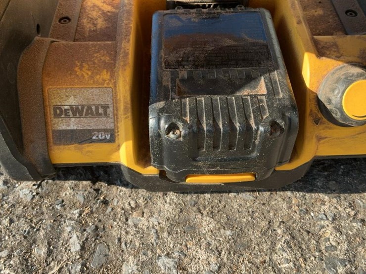 #105-•-dewalt-fan-and-led-light-image-6