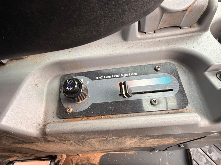 kubota-svl75-2-image-30