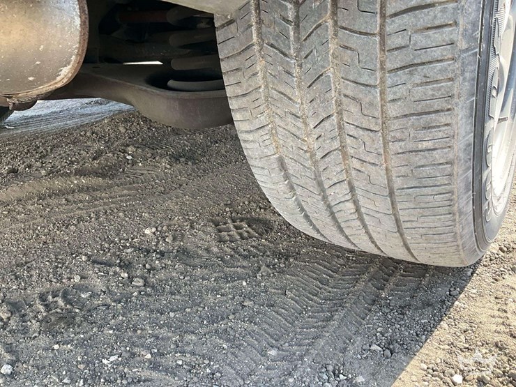 2015-ford-explorer-image-32