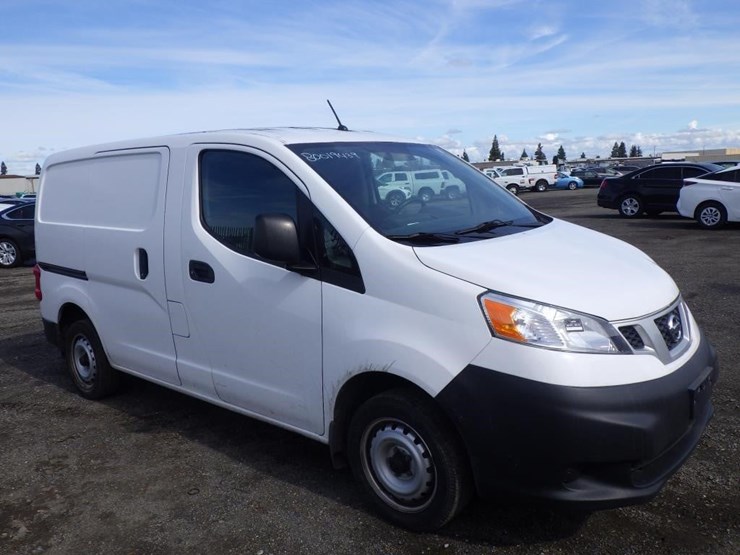 2017-nissan-nv200-image-2