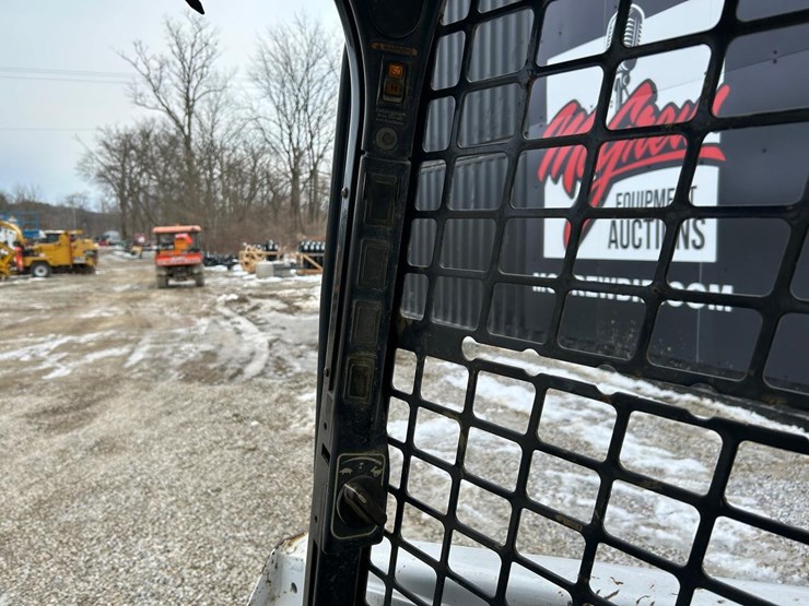 2015-bobcat-s570-image-21