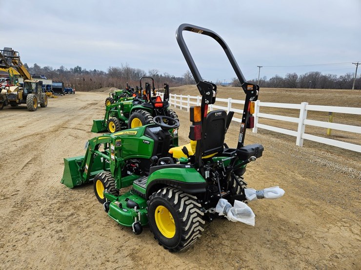 2024-john-deere-1025r-image-3