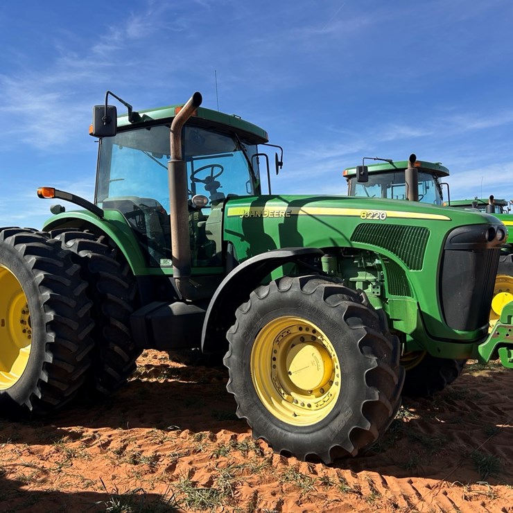 JOHN DEERE 8220