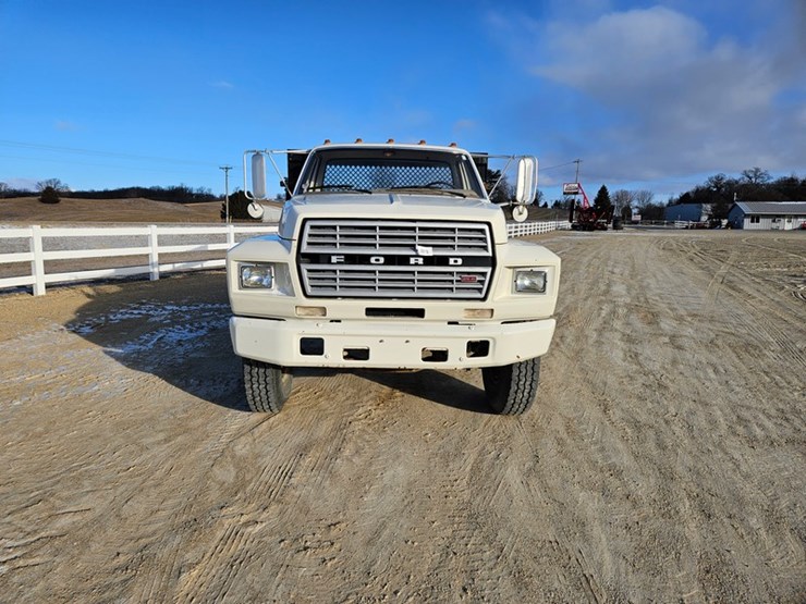 1983-ford-f800-image-8