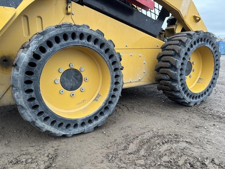 caterpillar-246c-image-15