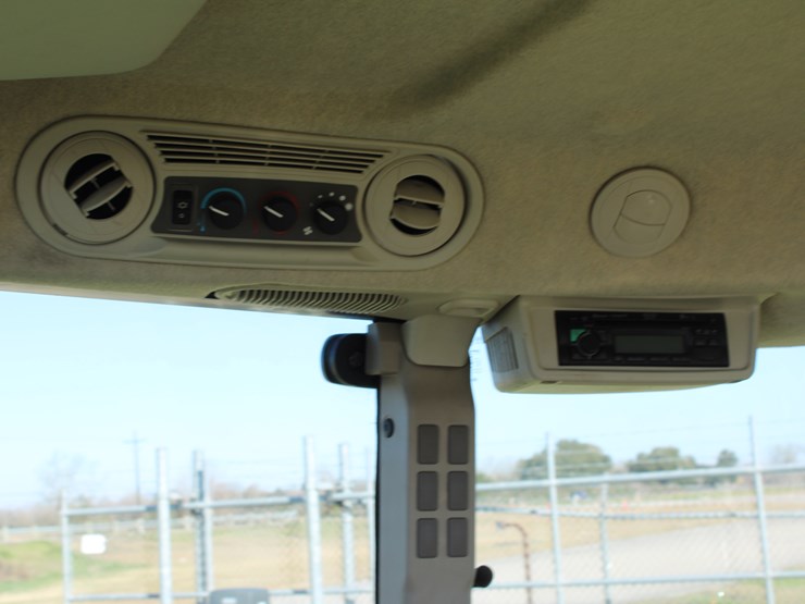 2019-john-deere-5075e-image-9