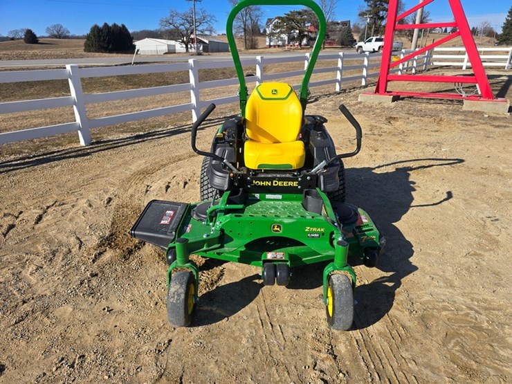 2025-john-deere-z915e-image-8