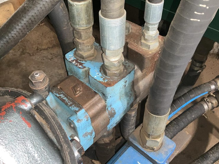 #211-•-hyd-pump-drive-w/-complete-system-image-24